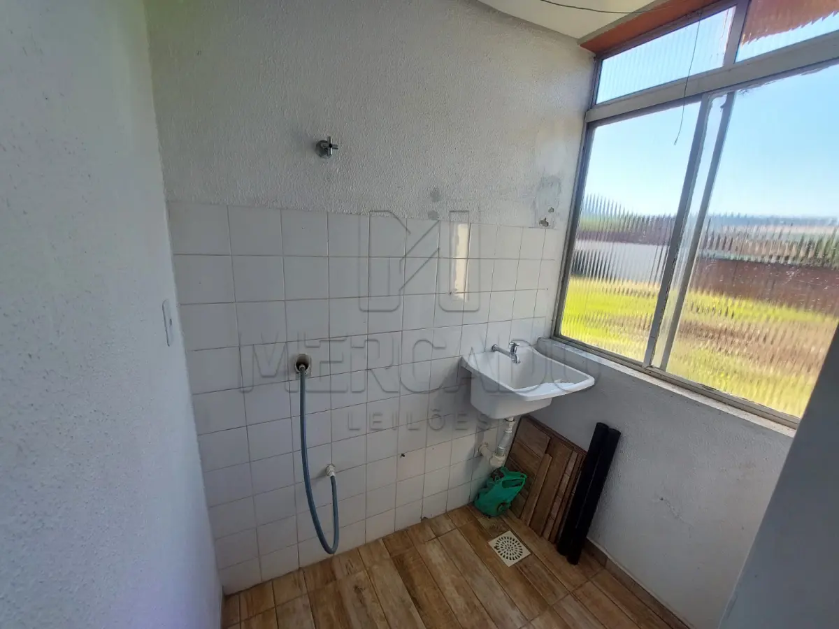 LOTE 001 - Apartamento nº 204, situado no segundo pavimento do Bloco B do Conjunto Residencial Rui Barbosa, localizado na Rua Fernandes Vieira, nº 81, zona urbana de Santa Maria/RS