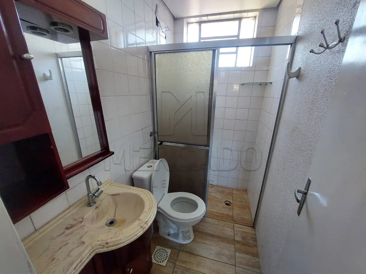 LOTE 001 - Apartamento nº 204, situado no segundo pavimento do Bloco B do Conjunto Residencial Rui Barbosa, localizado na Rua Fernandes Vieira, nº 81, zona urbana de Santa Maria/RS