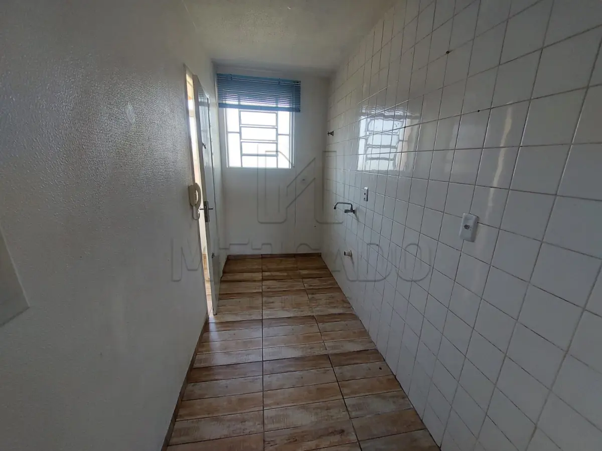 LOTE 001 - Apartamento nº 204, situado no segundo pavimento do Bloco B do Conjunto Residencial Rui Barbosa, localizado na Rua Fernandes Vieira, nº 81, zona urbana de Santa Maria/RS