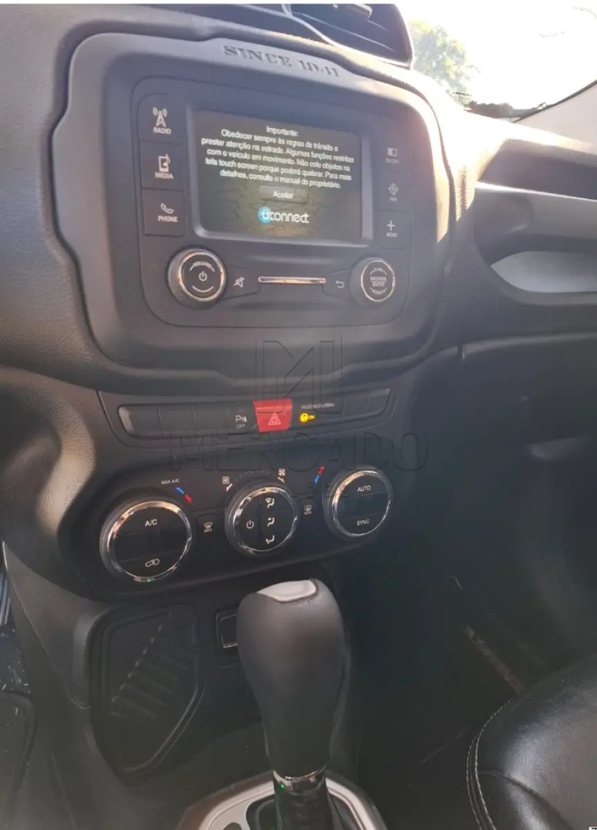 LOTE 001 - Um veículo JEEP/RENEGADE LNGTD AT, ano/modelo 2015/2015, 132cv, cor verde, placas QHP8J54