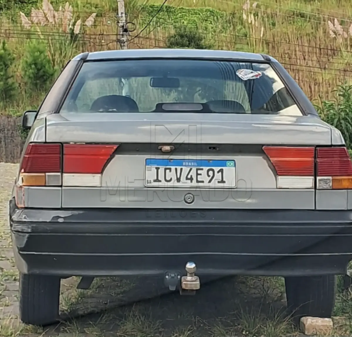 LOTE 001 - Um veículo FORD/VERSAILLES 1.8 I GL, ano/modelo 1995/1995, cor prata, placas ICV4E91