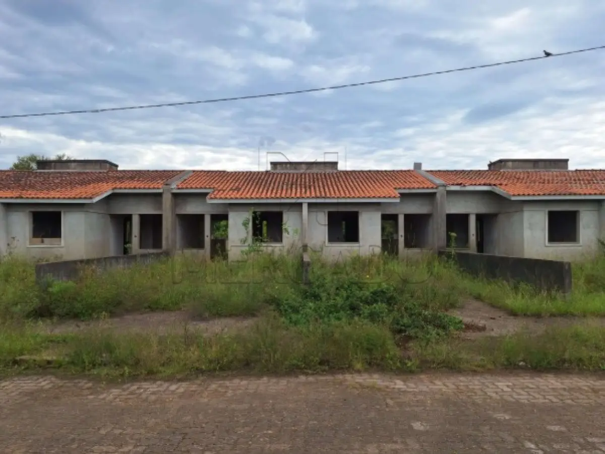 CASA Nº 461-A, EM CONSTRUÇÃO, COM PAREDES, CONTRAPISO E COBERTURA EXECUTADO...