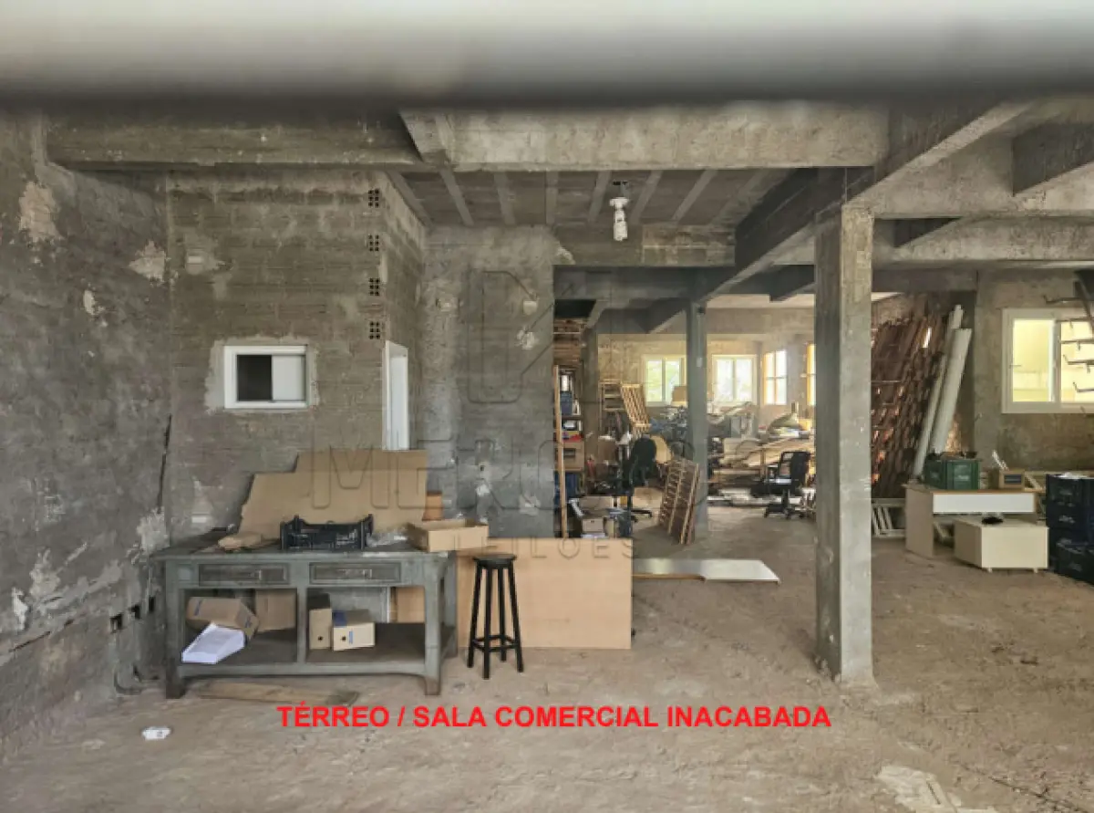 LOTE 001 - Sala comercial no andar térreo, sem garagem, localizada na Rua Independência, nº 415, na cidade de Santo Ângelo/RS