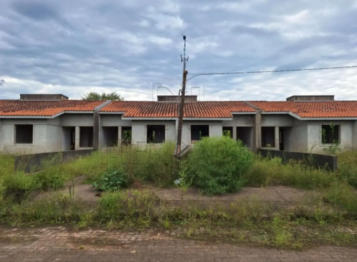 CASA Nº 471-A, EM CONSTRUÇÃO, COM PAREDES, CONTRAPISO E COBERTURA EXECUTADO...