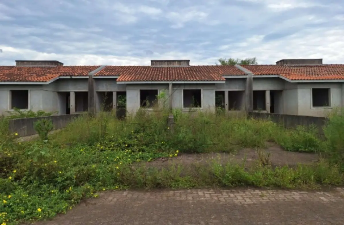 CASA Nº 491-B, EM CONSTRUÇÃO, COM PAREDES, CONTRAPISO E COBERTURA EXECUTADO...