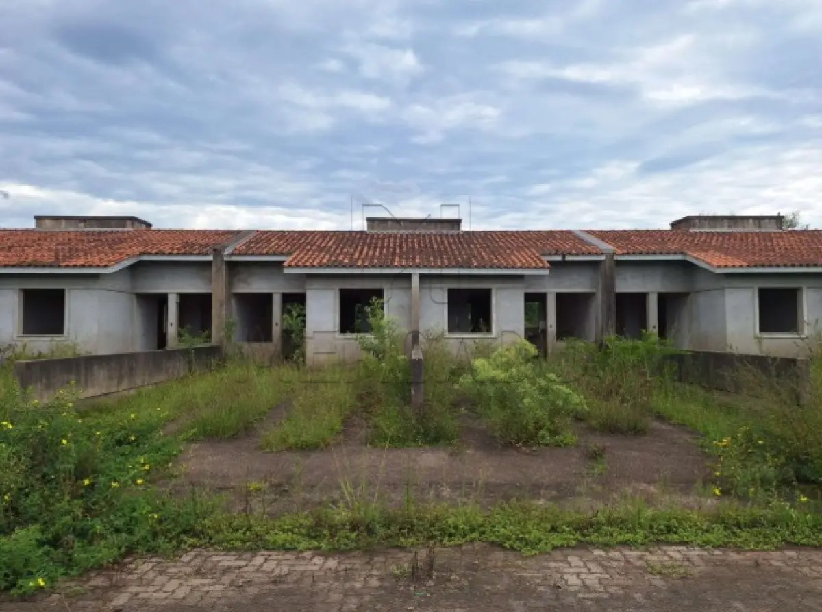 CASA Nº 501-A, EM CONSTRUÇÃO, COM PAREDES, CONTRAPISO E COBERTURA EXECUTADO...