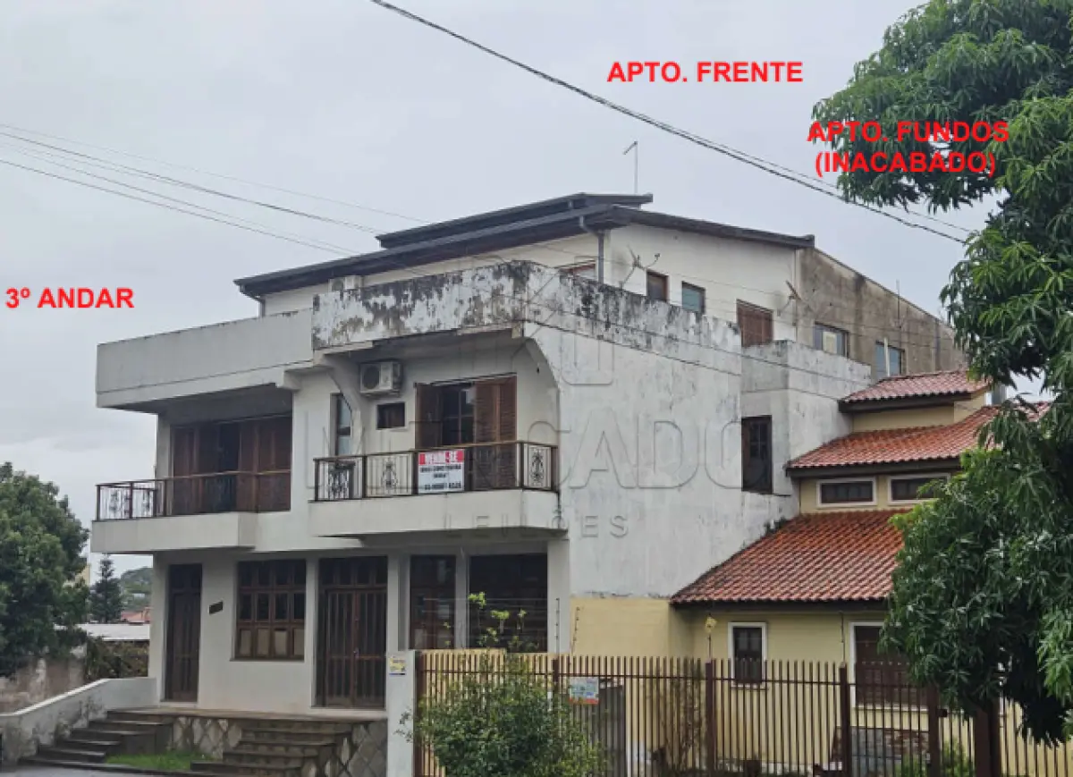 LOTE 003 - O apartamento de fundos do 3º andar do imóvel localizado na Rua Independência, nº 415, na cidade de Santo Ângelo/RS