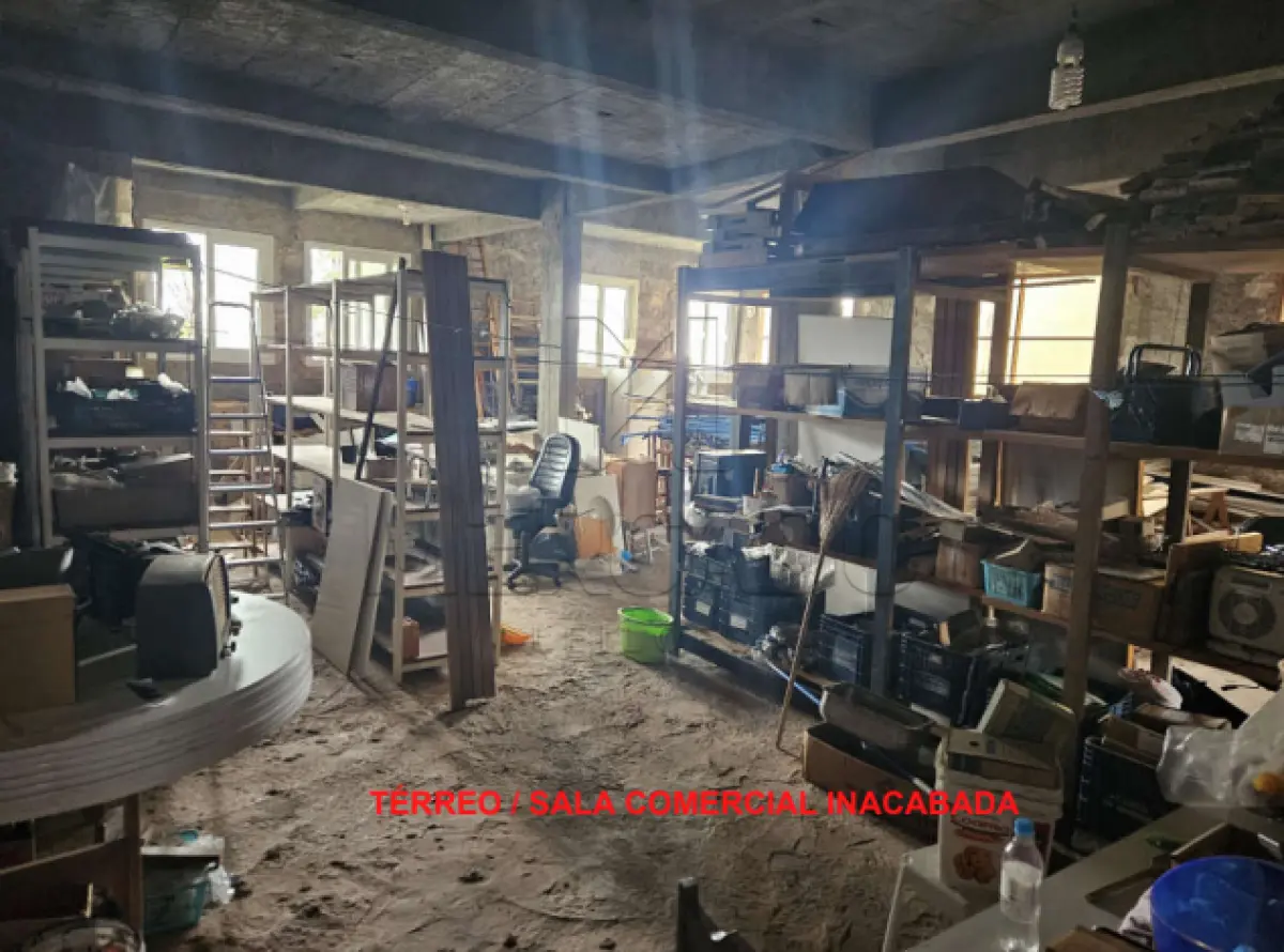 LOTE 001 - Sala comercial no andar térreo, sem garagem, localizada na Rua Independência, nº 415, na cidade de Santo Ângelo/RS