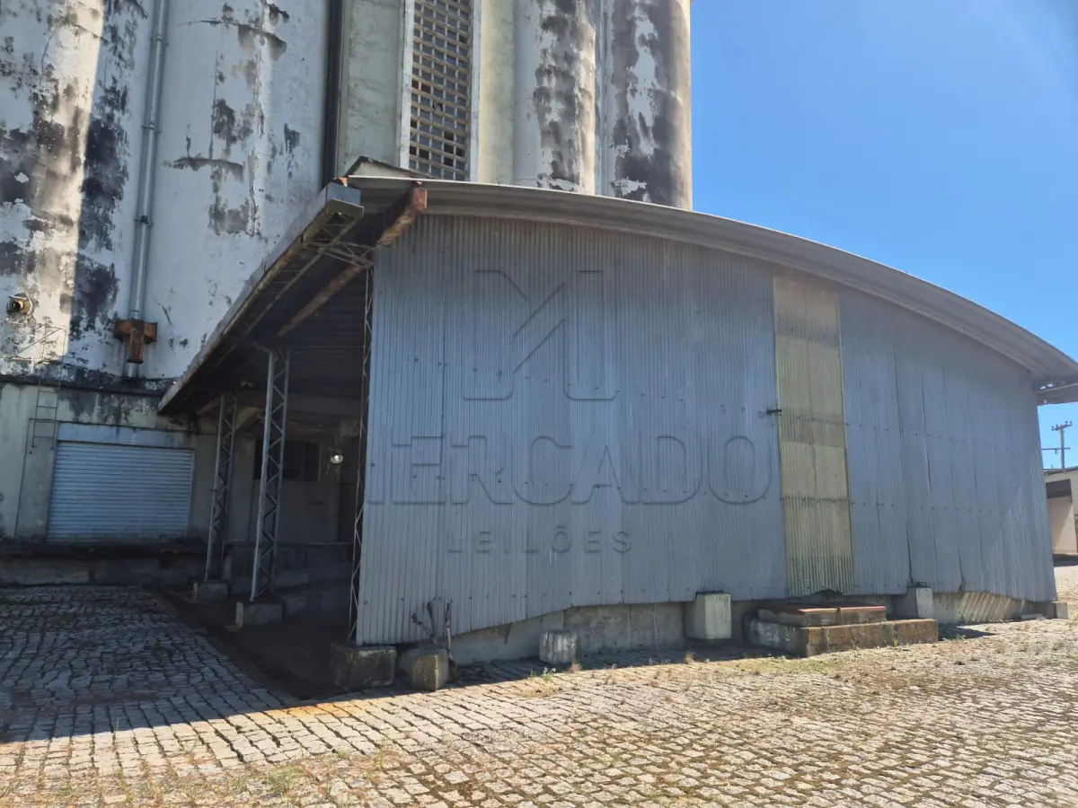 LOTE 001 - Imóvel rural denominado Unidade São Gabriel I, localizado no Município de São Gabriel/RS, com área total de 19.365,52 m², composto pelo conjunto das matrículas nº 879, 880, 881, 882, 883, 1.168, 1.375, 1.752, 1.829, 3.188, 3.189, 3.568, 3.992 e 10.851, todas do CRI de São Gabriel, RS. A descrição completa do imóvel, incluindo suas benfeitorias e demais características, consta do laudo de avaliação (disponível na aba "documentos)