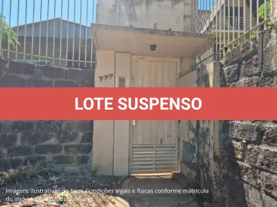 LOTE 002 - Um terreno urbano, situado na zona urbana, na Vila Santa Lúcia, cidade de Campo Bom/RS, com área superficial de 870,00m², medindo 29,8m de frente, 28,6m de fundos e 33m de frente a fundos. Conforme Av-10, foi edificado um prédio de alvenaria medindo 58,17m², e Av-13, outro prédio de alvenaria medindo 150,50, tendo recebido o nº 777 da Rua Idalino João Martín. Inscrito sob a matrícula nº 7.518 do CRI de Campo Bom/RS.