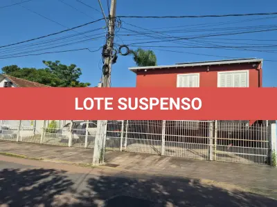 LOTE 001 - Unidade 102 do condomínio Aurélio Porto, na cidade de Esteio, na rua Aurélio Porto, número 24, localizando-se no fundo do terreno, à direita de quem entra no condomínio, composta de 1 pavimento, com 3 dormitórios, 1 banheiro, sala, cozinha, circulação interna e pátio interno sem cobertura, com área real privativa de 62,7150m². Imóvel inscrito sob matrícula nº 19933 do CRI de Esteio.