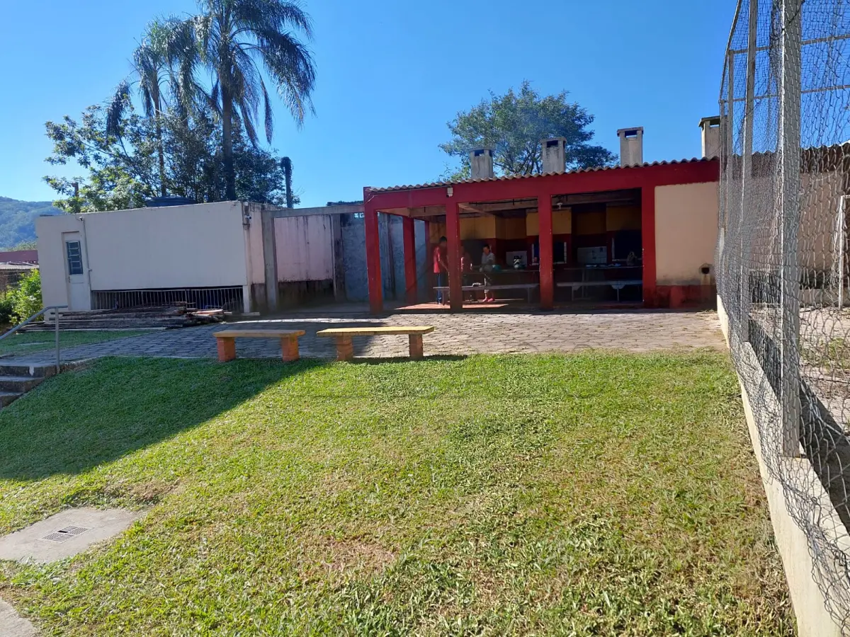 LOTE 001 - Apartamento nº 204, situado no segundo pavimento do Bloco B do Conjunto Residencial Rui Barbosa, localizado na Rua Fernandes Vieira, nº 81, zona urbana de Santa Maria/RS