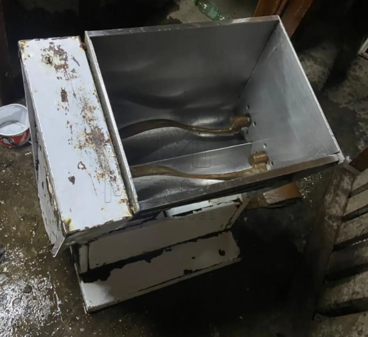 LOTE 002 - Uma amassadeira marca Braesi