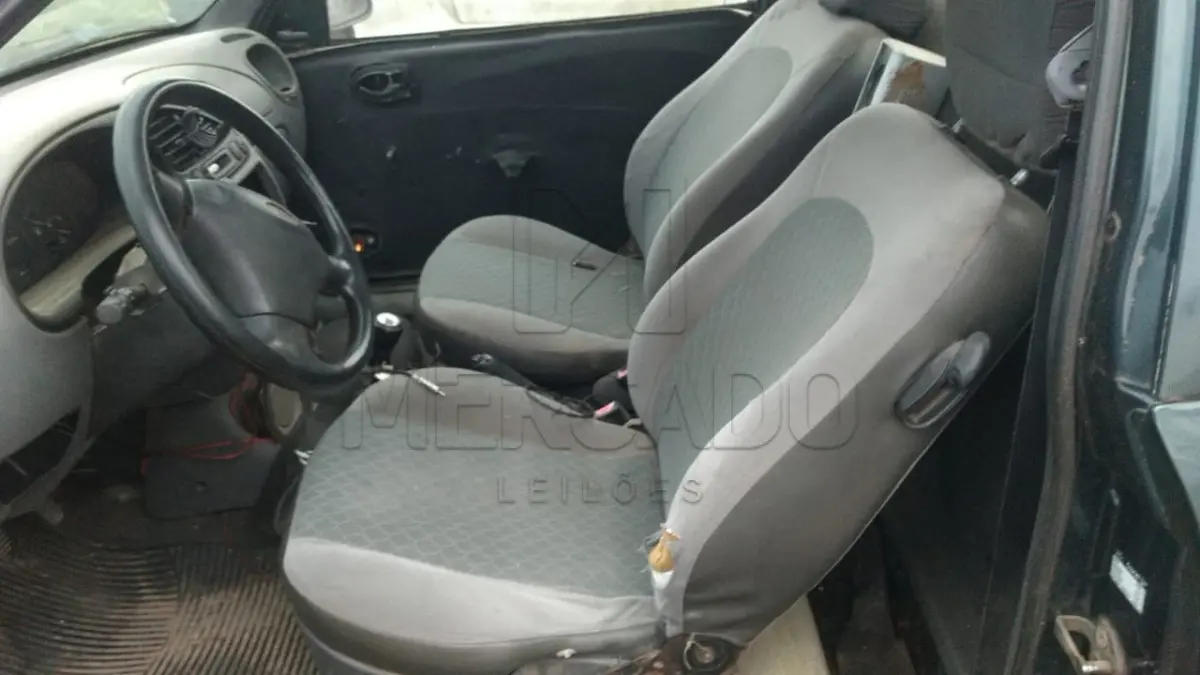 LOTE 001 - Um veículo FORD/COURRIER, ano/modelo 1999/2000, cor verde, placas CYV8C68, em mau estado de conservação