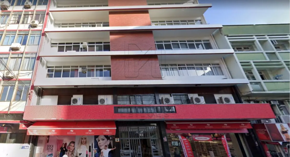 LOTE 001 - SALA COMERCIAL C-33, localizada no quarto andar ou quinto pavimento do Edifício Princesa,  com área privativa de 42.4864m². Inscrito sob a matrícula nº 96.909 do CRI de Santa Maria.