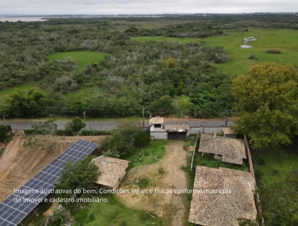 LOTE 001 - Um terreno situado no lugar denominado Picada, no Município de Eldorado do Sul/RS, com área de 4.502,27m². Conforme certificado pelo Oficial de Justiça, foram edificados duas casas de dois pavimentos, um galpão e uma pequena casa de piso único. Inscrito sob a matrícula nº 36.149 do CRI de Guaíba/RS.