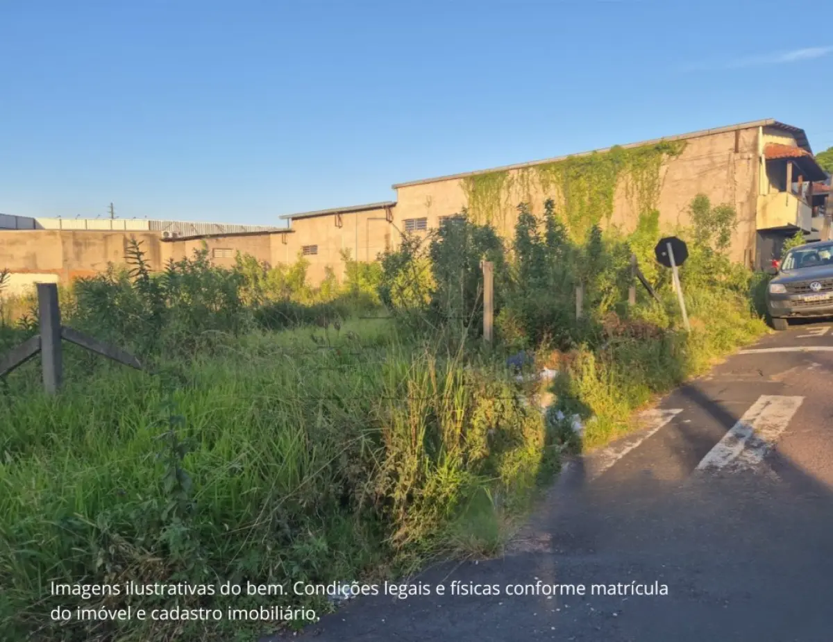 LOTE 001 - Um terreno situado no Parque Residencial Tamandaré, cidade de Esteio/RS, composto por parte do lote 11 de parte do lote 12 da quadra 6 da planta do referido parque. Terreno este localizado na Rua Montenegro e medindo 15,00m de frente, por 20,00m de frente a fundos e 15,00m de fundos, totalizando a área de 300,00m². Inscrito sob a matrícula nº 8.577 do CRI de Esteio/RS.