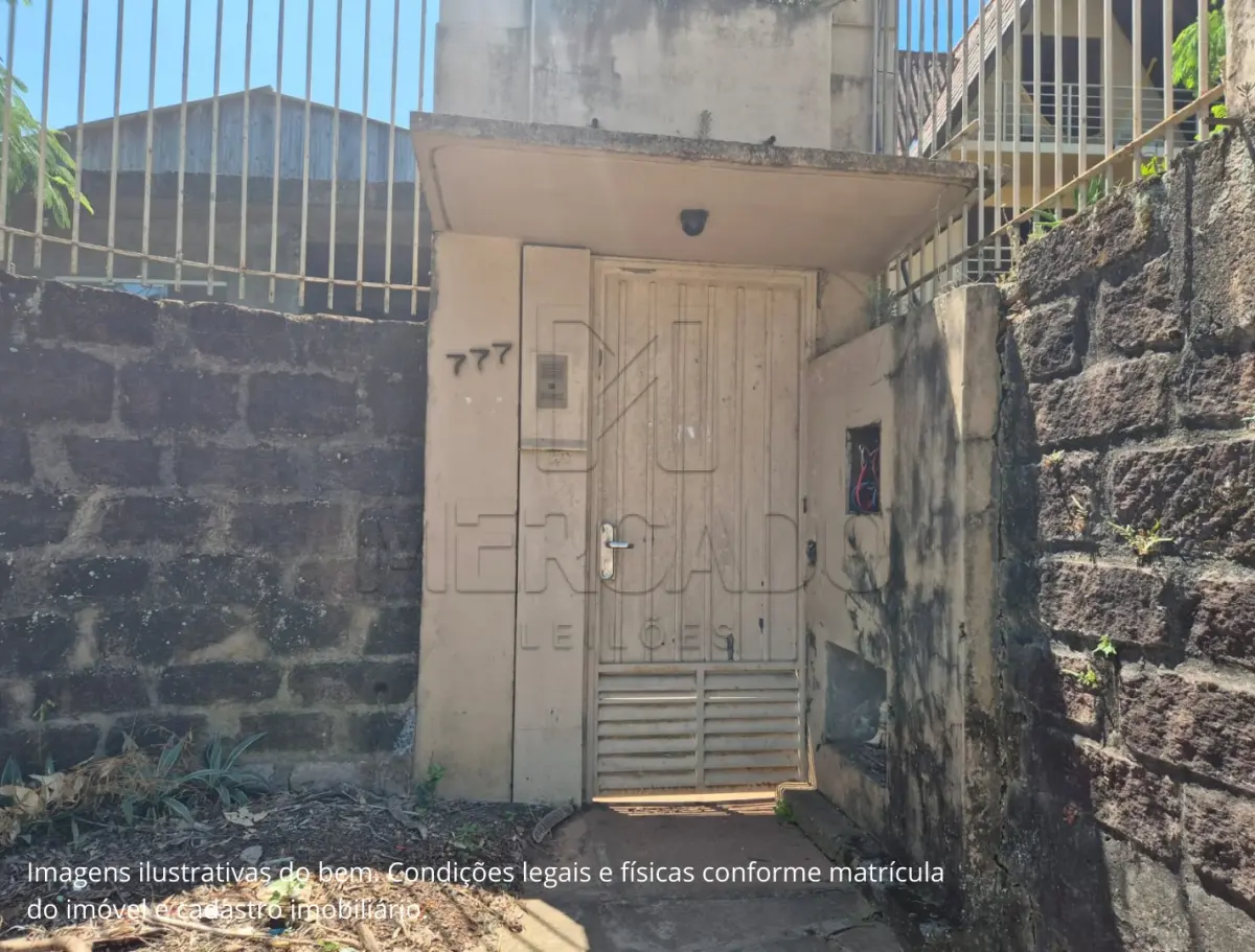 LOTE 002 - Um terreno urbano, situado na zona urbana, na Vila Santa Lúcia, cidade de Campo Bom/RS, com área superficial de 870,00m², medindo 29,8m de frente, 28,6m de fundos e 33m de frente a fundos. Conforme Av-10, foi edificado um prédio de alvenaria medindo 58,17m², e Av-13, outro prédio de alvenaria medindo 150,50, tendo recebido o nº 777 da Rua Idalino João Martín. Inscrito sob a matrícula nº 7.518 do CRI de Campo Bom/RS.