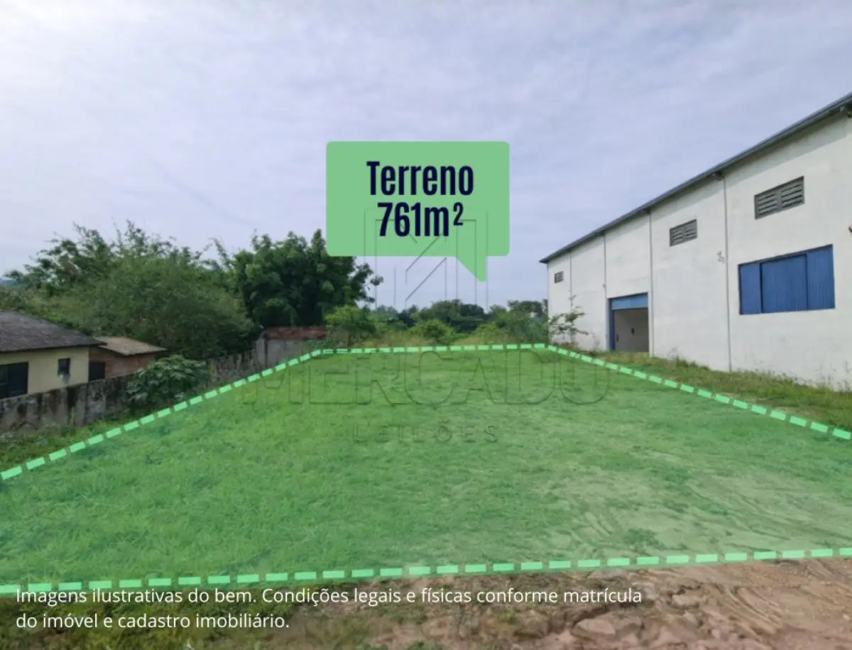 LOTE 001 - Um terreno medindo 21,8m de frente; 18m de fundos e 40m de comprimento, situado conforme laudo de avaliação com frente para a Travessa João Moresco, nº 194, no quarteirão formado pela Travessa João Moresco, Avenida Osvaldo Cruz, Travessa David, Travessa Julio dos Santos e Avenida Prefeito Evandro Behr. Em vistoria no local, foi constatada a existência de pilares em alvenaria (concreto) indicando a estrutura de uma garagem, com poucos tijolos levantados na parte superior, localizado no lado esquerdo e fundos do terreno, junto ao muro da construção do terreno vizinho, com aproximadamente 761m². Inscrito sob a matrícula nº 61.597 do CRI de Santa Maria/RS.