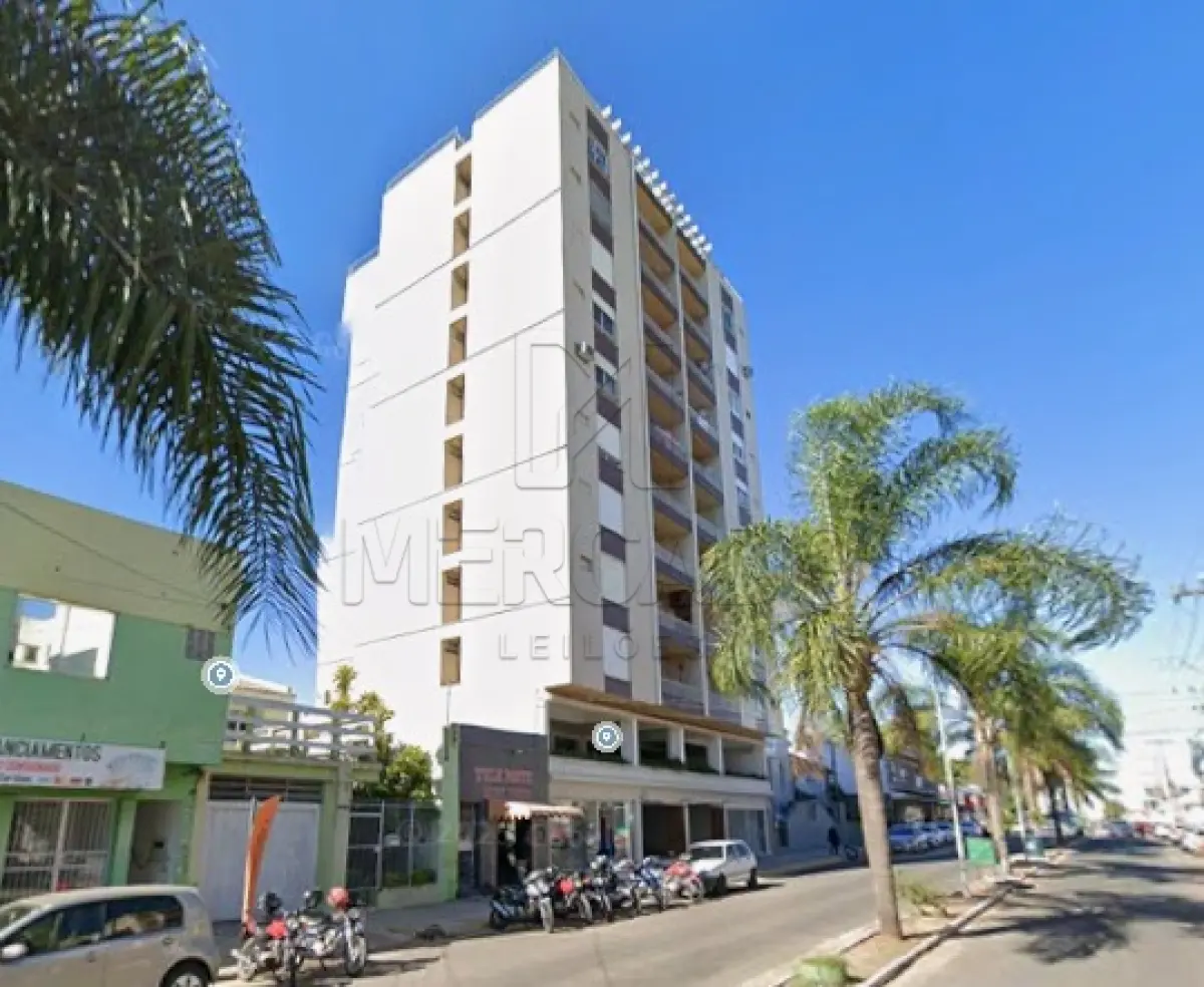 LOTE 003 - IMÓVEL URBANO composto pelo apartamento nº 1101, localizado no 11º pavimento do Edifício Villemont, situado na Rua Voluntários da Pátria, nº 1448, cidade de Rosário do Sul/RS, com área privativa de 274,59m². Inscrito sob a matrícula nº 8.198 do CRI de Rosário do Sul/RS.