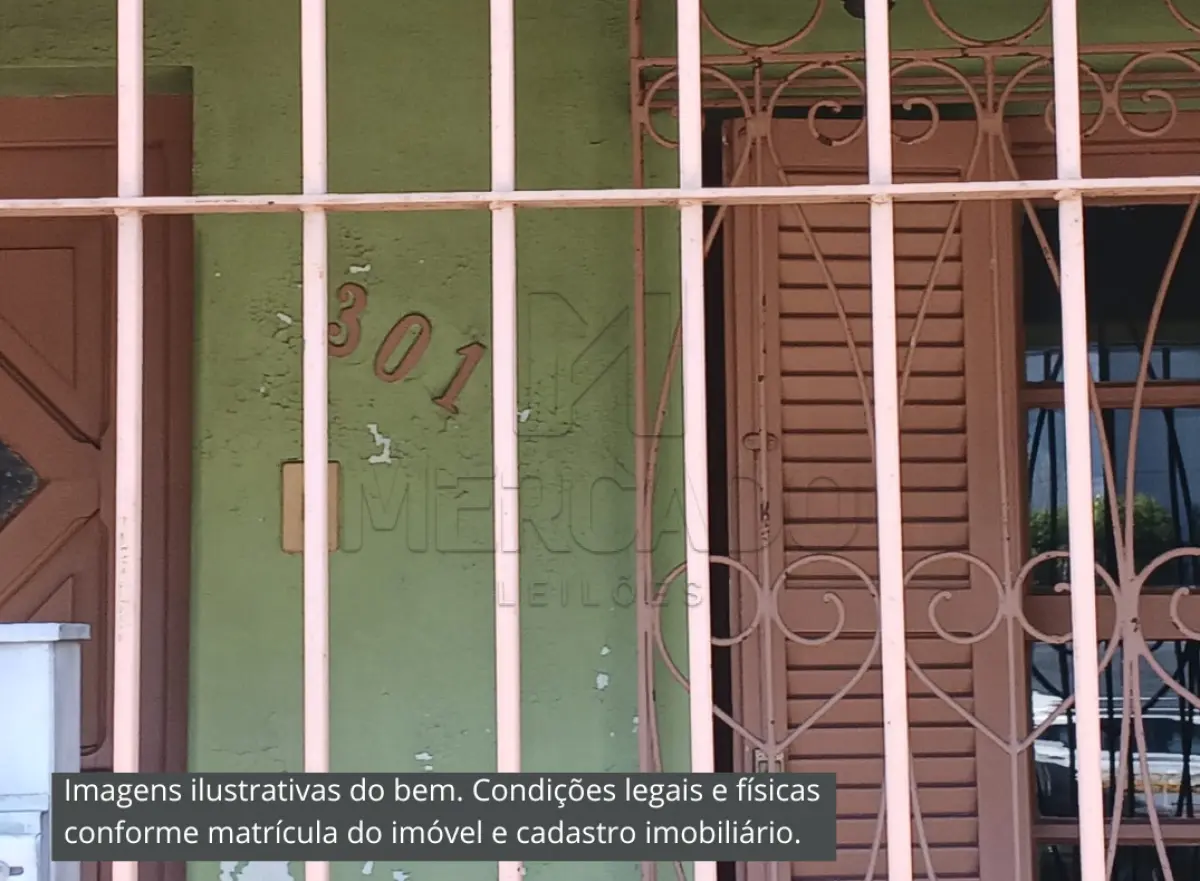 LOTE 001 - UM TERRENO, situado nesta cidade, medindo 9,55 metros de frente para a rua 13 de Maio, por 17,70 metros de frente a fundos em ambos os lados; tendo na face dos fundos 9,55 metros de largura, perfazendo a área total de 169,035 metros quadrados, contendo uma casa de alvenaria designada pelo nº 301 da referida Rua 13 de Maio, localizado no Setor 01, Quadra 20, Lote 12 do Cadastro Imobiliário da Cidade. Inscrito sob a matrícula nº 38.757 do CRI de Santana do Livramento/RS.
