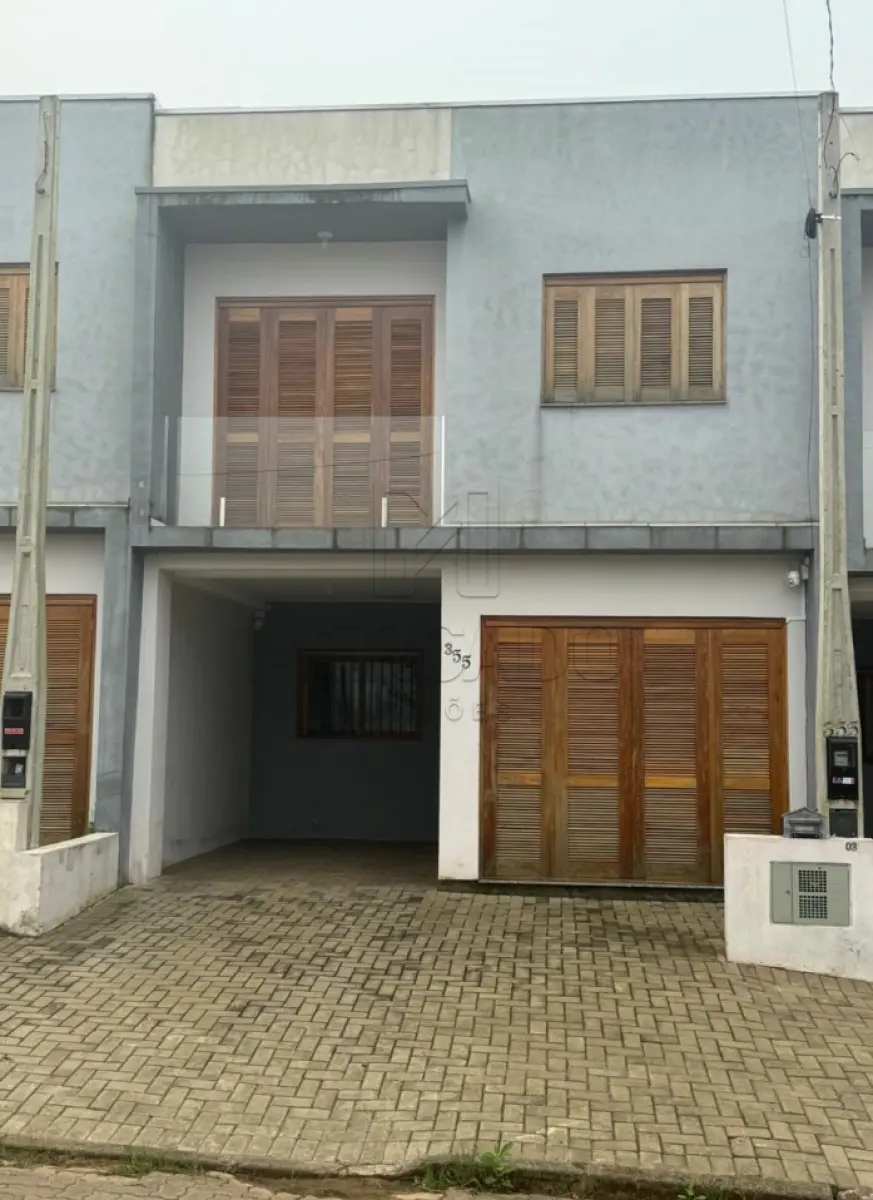 LOTE 003 - Prédio residencial de alvenaria, em dois pavimentos, sob o nº 355 da Rua Alegrete, esquina com a Rua Livramento, denominado Unidade 02 do Condomínio Residencial Garden, sendo a segunda unidae da esquerda para a direita de quem olhar de frente para o condomínio, com área privativa e total de 69,83m², sendo 35,36m² de pavimento térreo e 34,47m² de pavimento superior. Inscrito sob a matrícula nº 47.822 do CRI de Estância Velha/RS.