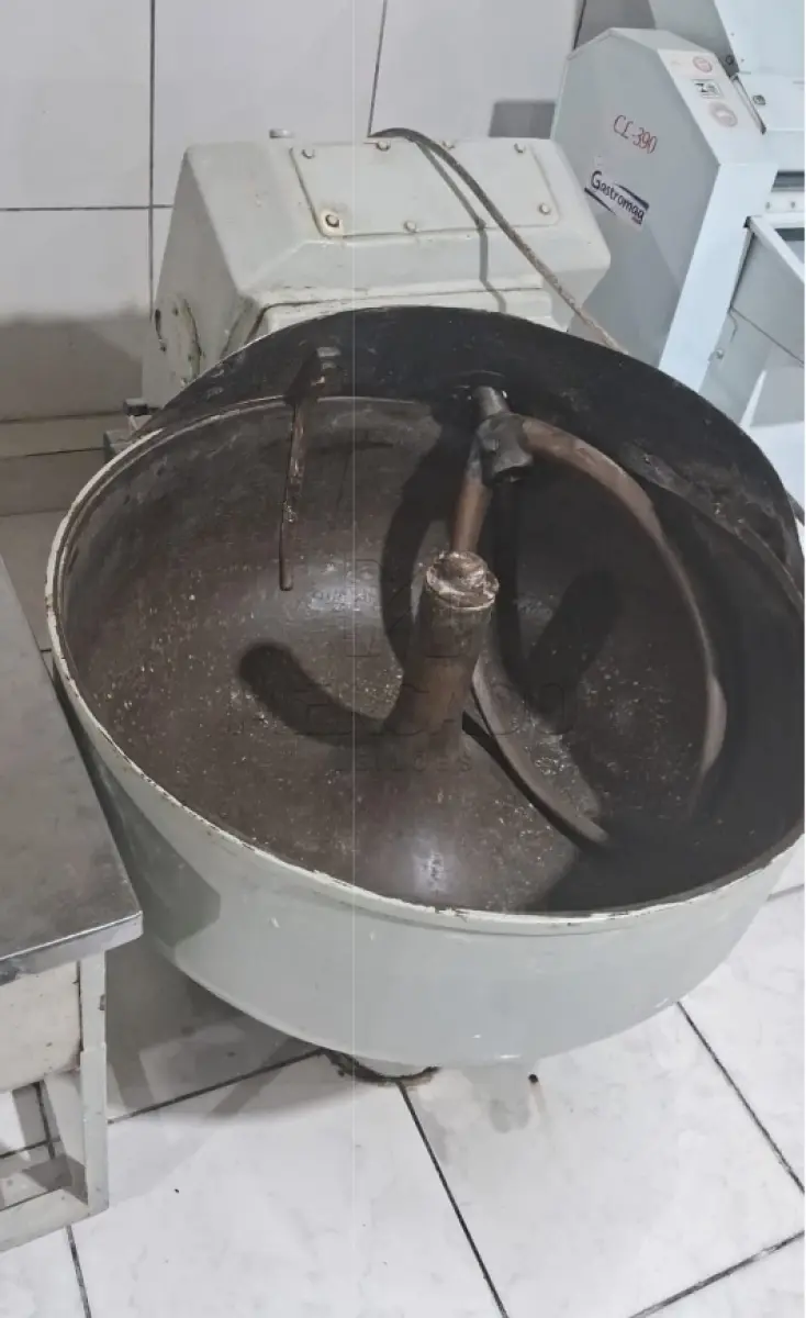 LOTE 071 - 01 (uma) amassadeira de pão - 1ª Vara do Trabalho de Santa Rosa