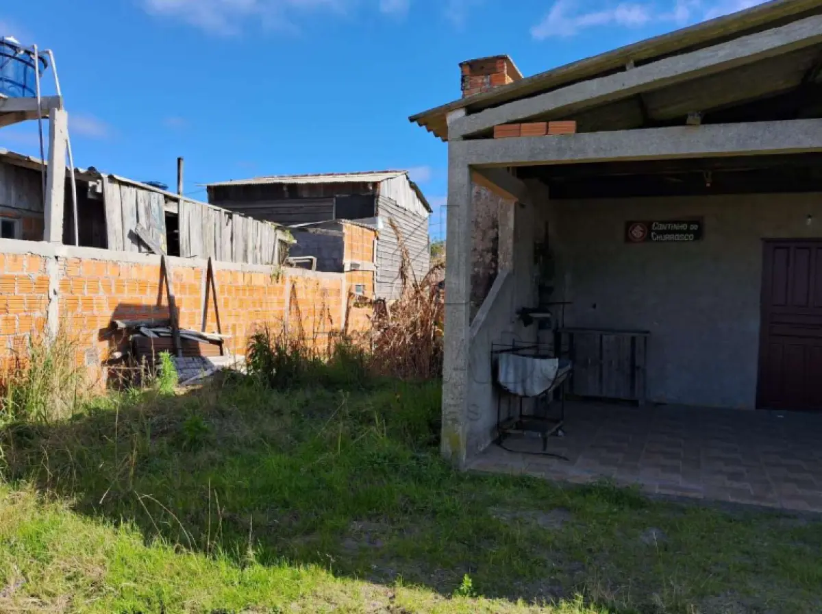 LOTE 001 - Um terreno com benfeitorias (uma casa de alvenaria), situaso na Rua 4090,  nº 215, em Balneário do Hermenegildo, cidade de Santa Vitória do Palmar/RS. Inscrito sob a matrícula nº 19.565 do CRI de Santa Vitória do Palmar/RS