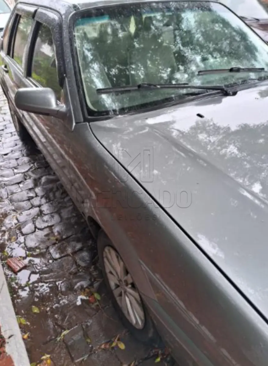 LOTE 001 - UM VEÍCULO VW/SANTANA 2.0, ano/modelo 2003/2003, cor cinza, placas JFM4221, funcionando, em estado de conservação compatível com o ano e modelo de fabricação.