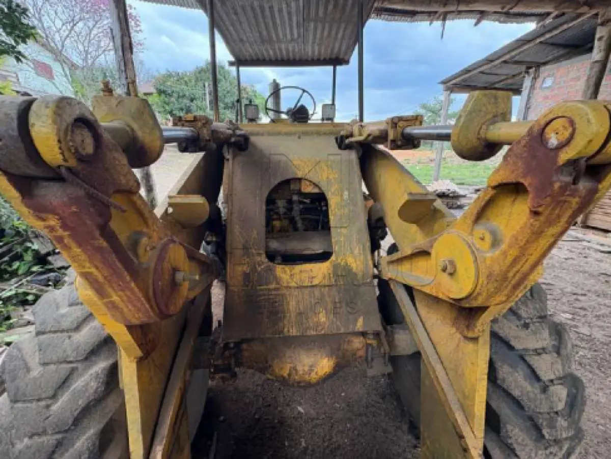 LOTE 001 - Uma pá carregadeira para serraria, marca Michigan