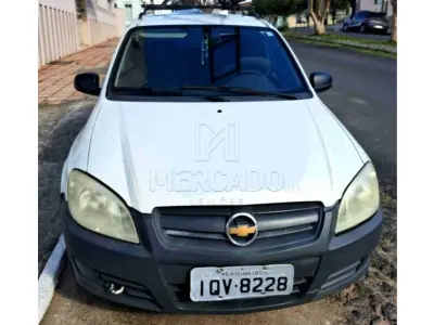 LOTE 002 - UM VEÍCULO GM/CELTA LIFE, duas portas, cor branca, ano/modelo 2010/2011, placas IQV8228