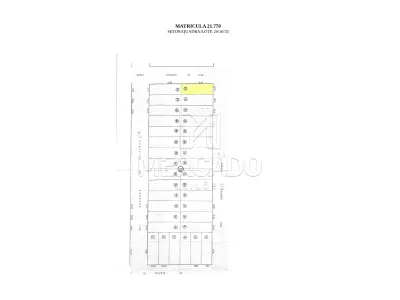 LOTE 003 - IMÓVEL URBANO composto de um terreno, situado nos subúrbios da cidade de Santana do Livramento, no lugar denominado Bairro Industrial, designado pelo lote nº 33, medindo 10m de frente por 30m de frente a fundos por ambos os lados, totalizando 300m². Inscrito sob a matrícula nº 21.770 do CRI de Santana do Livramento.