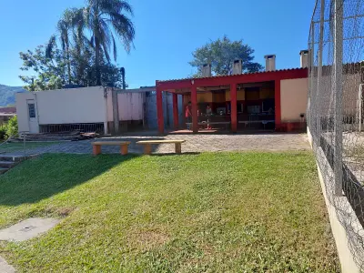 LOTE 001 - Apartamento nº 204, situado no segundo pavimento do Bloco B do Conjunto Residencial Rui Barbosa, localizado na Rua Fernandes Vieira, nº 81, zona urbana de Santa Maria/RS