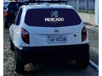 LOTE 002 - UM VEÍCULO GM/CELTA LIFE, duas portas, cor branca, ano/modelo 2010/2011, placas IQV8228