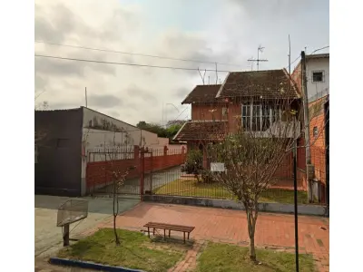 LOTE 002 - IMÓVEL URBANO composto por uma casa e seu respectivo terreno, localizado na Rua Bento Gonçalves nº 98, município de Esteio/RS. Inscrito na matrícula nº 4.311 do CRI de Esteio/RS.