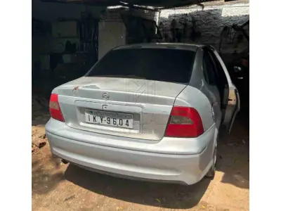 LOTE 001 - UM VEÍCULO GM/Vectra CHALLENGE, ano/modelo 2002/2002, cor prata, placas IKY9604.
