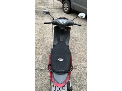 LOTE 002 - UMA MOTOCICLETA HONDA BIZ 125 EX, cor vermelha, ano/modelo 2013/2013, placas IVC8623