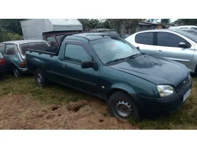 LOTE 001 - Um veículo FORD/COURRIER, ano/modelo 1999/2000, cor verde, placas CYV8C68, em mau estado de conservação