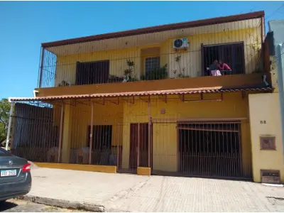 LOTE 002 - Um terreno na cidade de Santana do Livramento, na Rua Vigário Jobim, distando 71,4m da Rua Tamandaré, medindo 12m de frente por 25m de frente a fundos. Inscrito sob a matrícula nº 34.249 do CRI de Santana do Livramento.