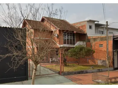 LOTE 002 - IMÓVEL URBANO composto por uma casa e seu respectivo terreno, localizado na Rua Bento Gonçalves nº 98, município de Esteio/RS. Inscrito na matrícula nº 4.311 do CRI de Esteio/RS.