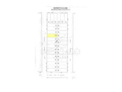 LOTE 002 - IMÓVEL URBANO composto de um terreno, situado nos subúrbios da cidade de Santana do Livramento, no lugar denominado Bairro Industrial, designado pelo lote nº 13, medindo 10m de frente por 30m de frente a fundos por ambos os lados, totalizando 300m². Inscrito sob a matrícula nº 21.648 do CRI de Santana do Livramento.