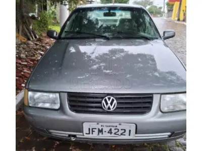 LOTE 000 - UM VEÍCULO VW/SANTANA 2.0, ano/modelo 2003/2003, cor cinza, placas JFM4221, funcionando, em estado de conservação compatível com o ano e modelo de fabricação.