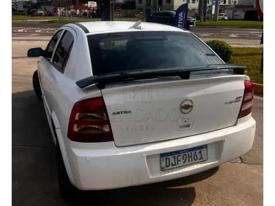 Um veículo GM/ASTRA HB ADVANTAGE, ano/modelo 2007/2007, cor branca, placas DJF9H61