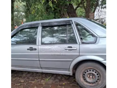 LOTE 000 - UM VEÍCULO VW/SANTANA 2.0, ano/modelo 2003/2003, cor cinza, placas JFM4221, funcionando, em estado de conservação compatível com o ano e modelo de fabricação.