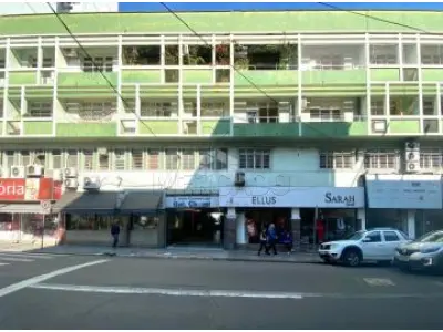 LOTE 001 - IMÓVEL URBANO sendo o apartamento designado AP-5, localizado no 4º pavimento, 3º andar do edifício denominado Galeria Chami, com área privativa de 70,20m², com suas dependências, pertences e bens de benfeitorias. Inscrito sob a matrícula nº 22.196 do CRI de Santa Maria/RS.