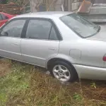UM AUTOMÓVEL TOYOTA/COROLLA XEI, COR PRATA, PLACA DED5844, RENAVAM 763885800, ANO/MODELO 2001, CHASSI Nº 9BR53AEB215531919.