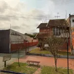 LOTE 002 - IMÓVEL URBANO composto por uma casa e seu respectivo terreno, localizado na Rua Bento Gonçalves nº 98, município de Esteio/RS. Inscrito na matrícula nº 4.311 do CRI de Esteio/RS.