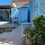 LOTE 001 - IMÓVEL URBANO composto de um terreno, situado na Rua Vasco Alves, nº 1531, medindo 396m² e um prédio de alvenaria. Conforme laudo de avaliação, constam no terreno mais três construções não averbadas na matrícula, sendo duas casas e um centro religioso.