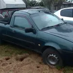 LOTE 001 - Um veículo FORD/COURRIER, ano/modelo 1999/2000, cor verde, placas CYV8C68, em mau estado de conservação